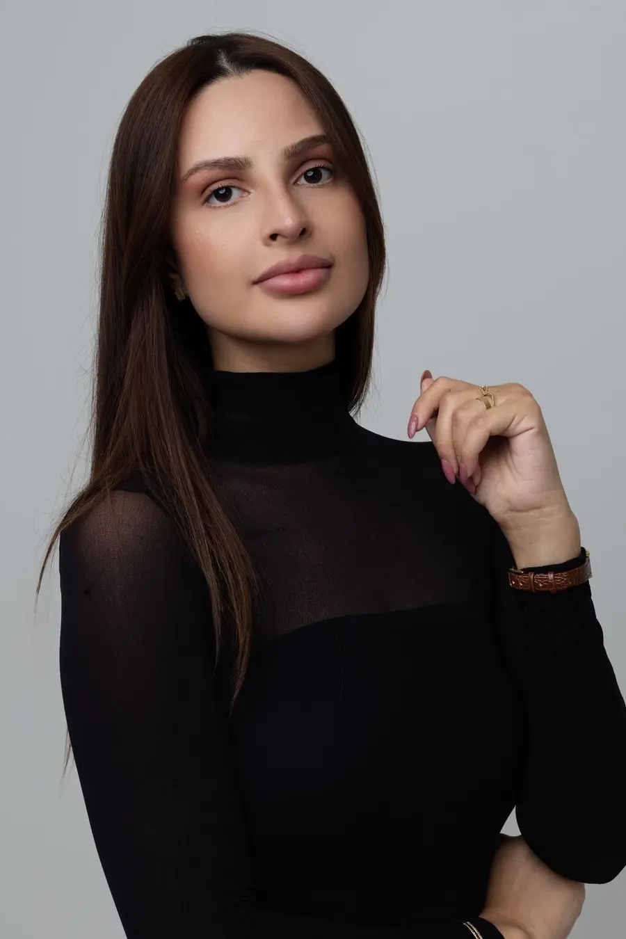 Gabriela Franco fotografando no estúdio da Aliar