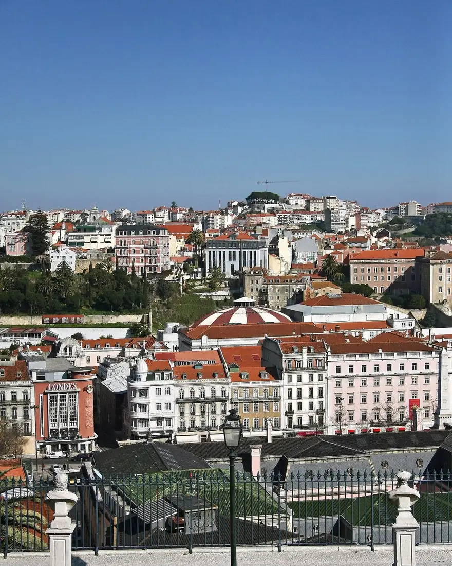Vista de Lisboa a partir do Miradouro de São Pedro de Alcântara